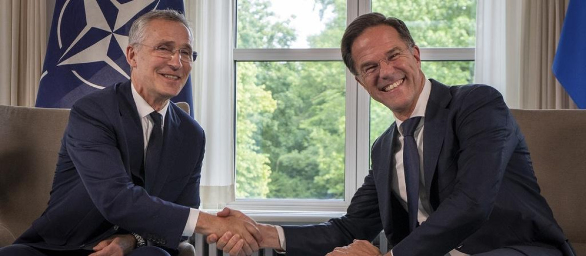 Jens Stoltenberg da el relevo a Mark Rutte, nuevo jefe de la OTAN