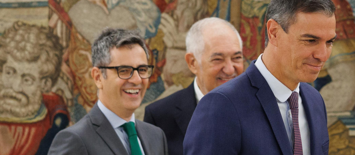 Pedro Sánchez junto al presidente del TC y los ministros Bolaños y López

Alejandro Martínez Vélez / Europa Press
06 SEPTIEMBRE 2024;OSCAR LOPEZ;MINISTRO;CASA REAL;TRANSFORMACIÓN DIGITAL;FUNCION PUBLICA
06/9/2024