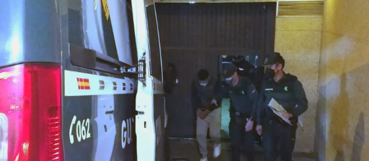 David María Castro, siendo trasladado por la Guardia Civil