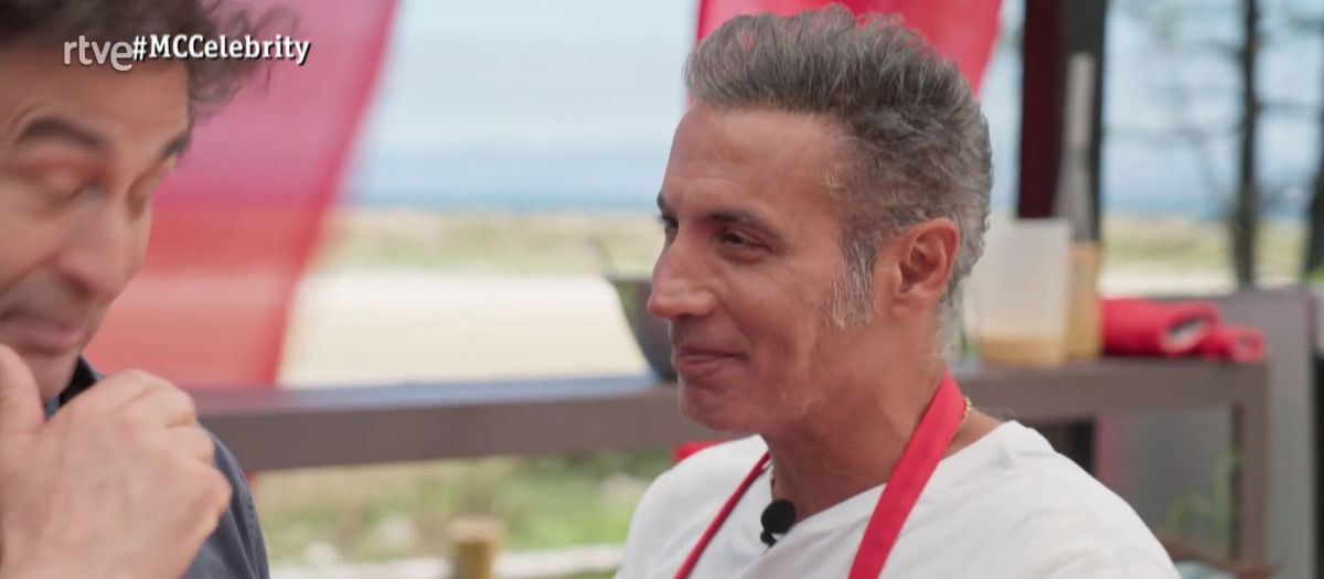 Pitingo, junto al cocinero Pepe Rodríguez, en MasterChef Celebrity 9