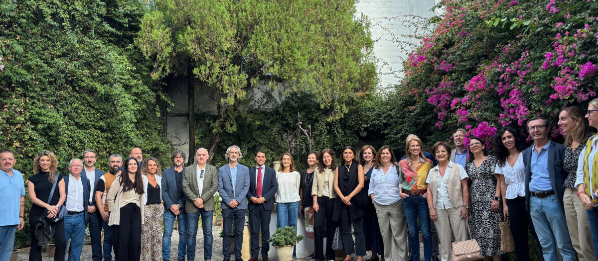 Foto de familia en el Palacio de Viana