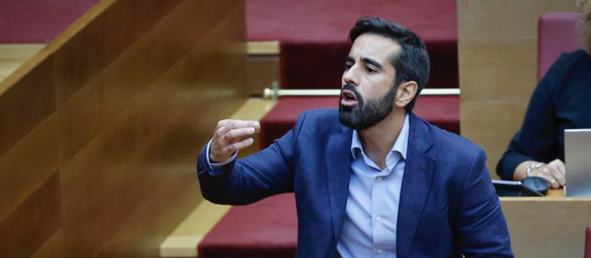 El portavoz del PSPV-PSOE en las Cortes Valencianas, José Muñoz, durante una sesión en el Parlamento regional