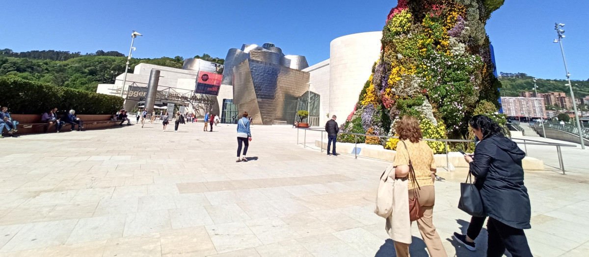 Una imagen de Bilbao en las inmediaciones del Museo Guggenheim