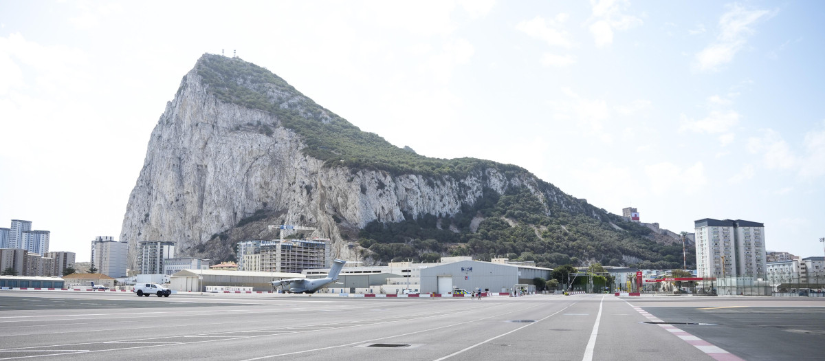 Detalle del aeropuerto en el día previo del National Day en Gibraltar, a 9 de septiembre de 2024 en Gibraltar.