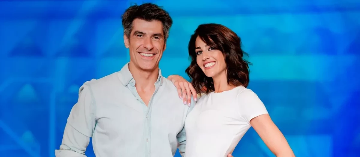 Jorge Fernández y Laura Moure, presentadores de La Ruleta de la Suerte