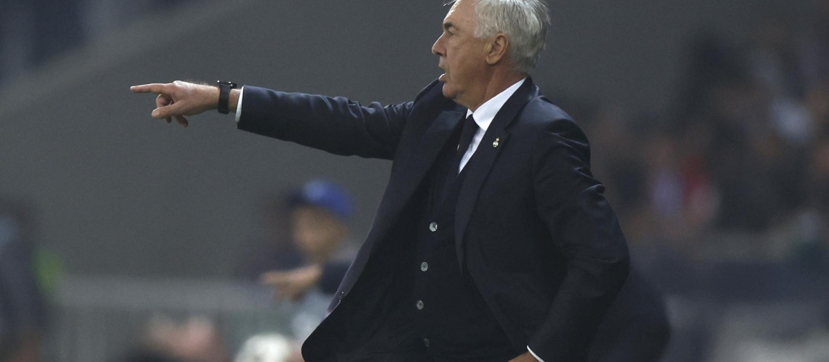 Carlo Ancelotti, durante el partido del Real Madrid en Lille