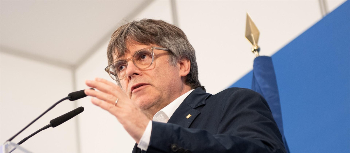 (Foto de ARCHIVO)
El candidato de Junts a la Generalitat de Catalunya, Carles Puigdemont, durante una rueda de prensa para valorar los resultados de las elecciones catalanas, a 13 de mayo de 2024, en Argelès (Francia). Durante la comparecencia, Puigdemont ha anunciado que ya ha abierto los primeros contactos con ERC y ha anunciado su intención de presentar su candidatura a la presidencia de la Generalitat en el debate de investidura. Junts obtuvo ayer, 12 de mayo, en las elecciones a la Generalitat de Catalunya, 35 escaños, tres más que en las pasadas elecciones autonómicas de 2021.

Glòria Sánchez / Europa Press
13 MAYO 2024;JUNTS;PUIGDEMONT;ARGELES;FRANCIA
13/5/2024