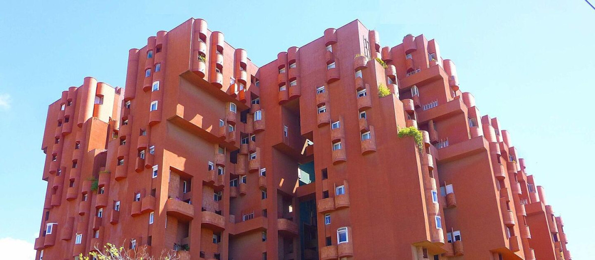 El edificio Walden 7, en Sant Just Desvern (Barcelona)
