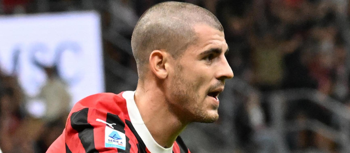 Milan (Italy), 26/09/2024.- AC Milan'Äôs Alvaro Morata celebrates scoring the 1-0 goal during the Italian Serie A soccer match between AC Milan and US Lecce, in Milan, Italy, 27 September 2024. (Italia) EFE/EPA/DANIEL DAL ZENNARO