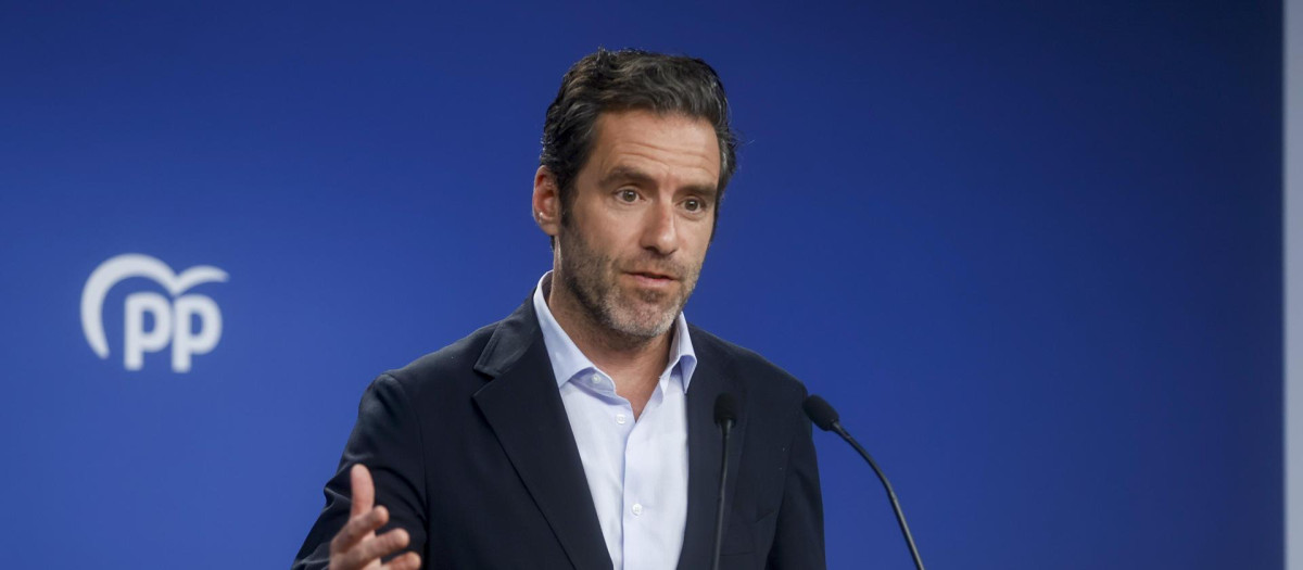 El portavoz del PP Borja Sémper, durante la rueda de prensa ofrecida este lunes en la sede de la formación, en Madrid.