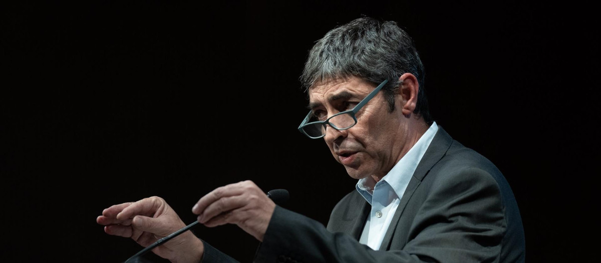 (Foto de ARCHIVO)
El mayor de Mossos d'Esquadra, Josep Lluís Trapero, interviene durante la sexta edición del ciclo ‘Diálogos por la interculturalidad’, en CaixaForum, a 12 de diciembre de 2023, en Barcelona, Catalunya (España). La Oficina del Club de Roma en Barcelona, la Fundación Secretariado Gitano y la Fundación "la Caixa” celebran, por sexto año consecutivo, una nueva sesión del ciclo Diálogos por la Interculturalidad, un espacio de debate, diálogo y reflexión sobre qué sociedad queremos y sobre el papel que puede jugar la perspectiva intercultural en la cohesión social y nuestro desarrollo como sociedad. El acto aspira a consolidarse como una plataforma para promover el diálogo y las relaciones interculturales en una sociedad cohesionada, poniendo en valor las diferentes identidades culturales.

David Zorrakino / Europa Press
12 DICIEMBRE 2023;TRAPERO;MOSSOS;CATALUÑA
12/12/2023