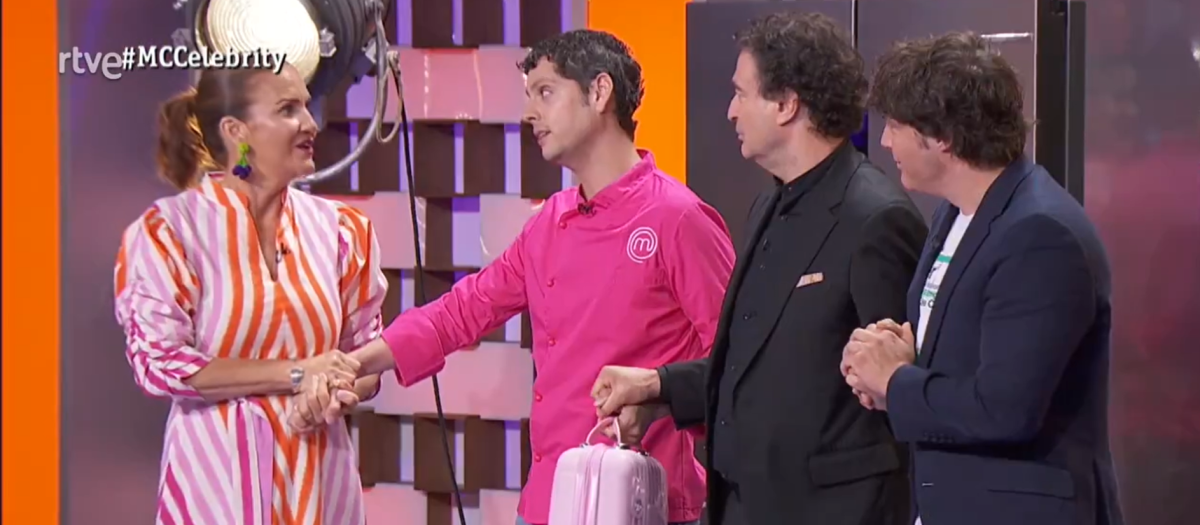 Eduardo Casanova junto al jurado de MasterChef Celebrity en el programa de ayer