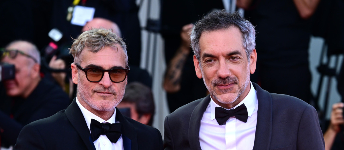 El actor Joaquin Phoenix junto al director Todd Pillips, el director de Joker: Folie à Deux, durante el Festival de Venecia