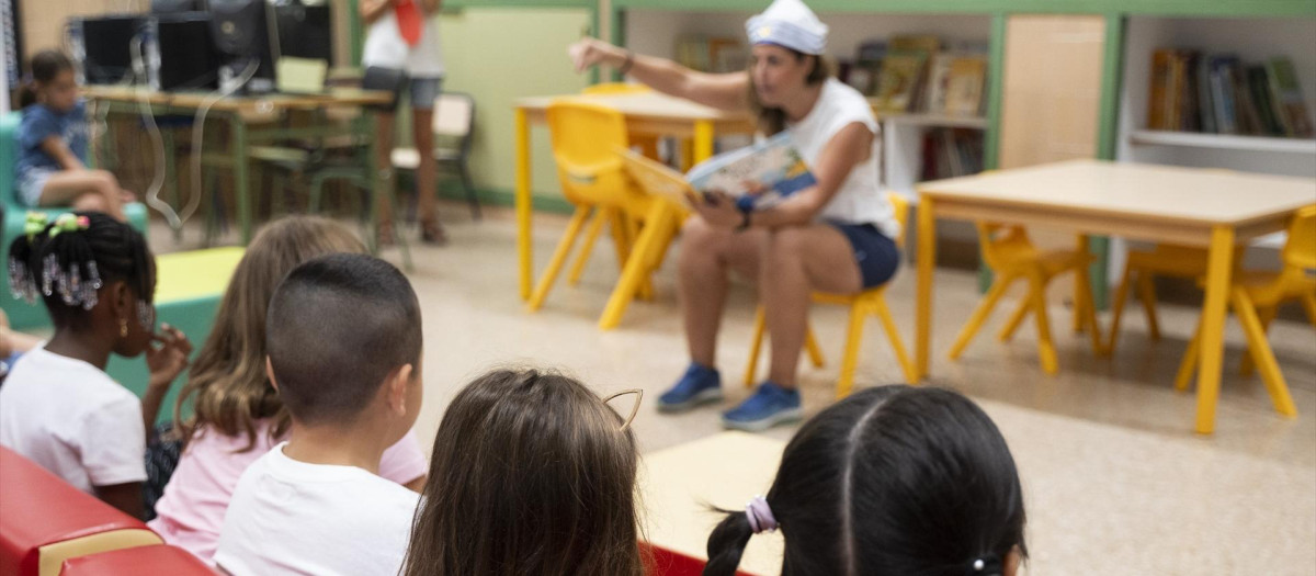 Varios niños en un aula valenciana en el inicio del pasado curso