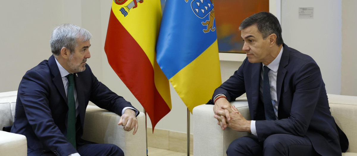 El presidente del Gobierno, Pedro Sánchez, mantiene un encuentro con el presidente de Canarias, Fernando Clavijo