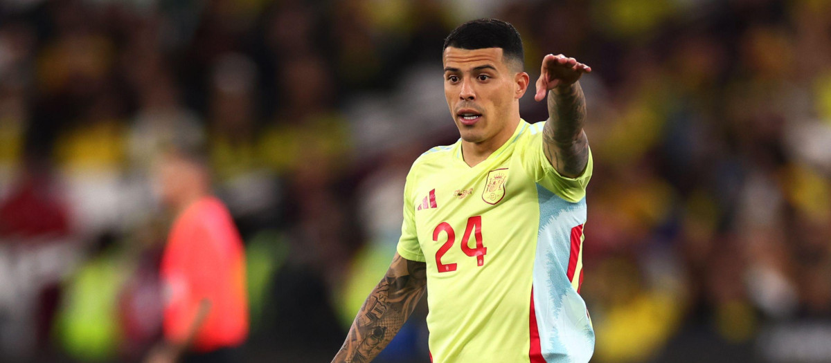 Pedro Porro durante un encuentro con la selección española