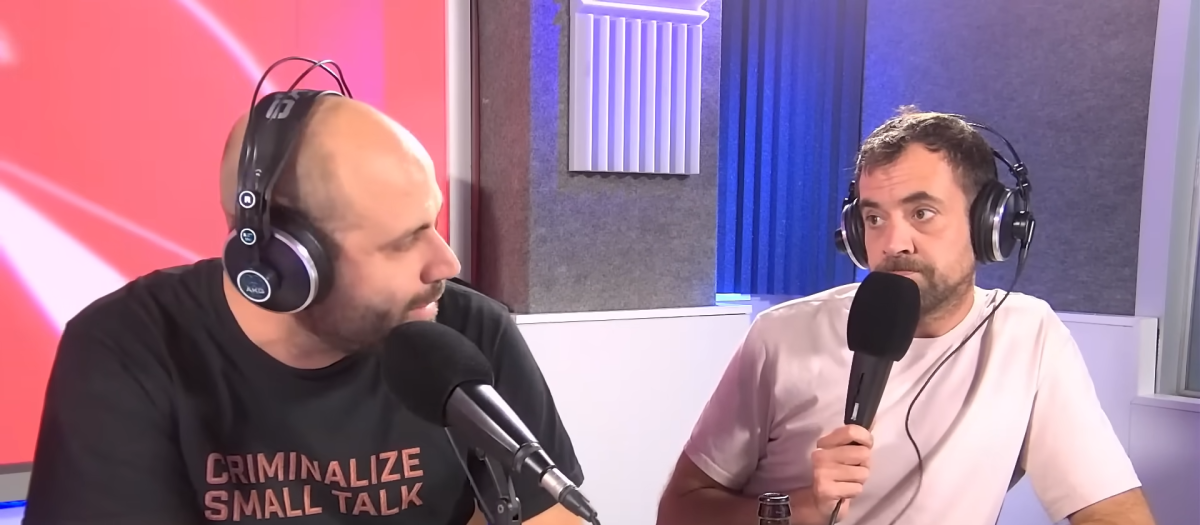 El cómico Joel Díaz (dcha.), durante un programa de 'La Sotana'
