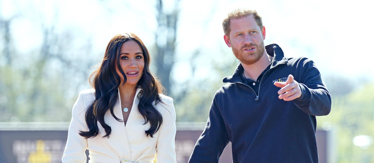 Prince Harry and Meghan Markle, Duke and Duchess of Sussex, attend the track and field event at the Invictus Games in The Hague, Netherlands, Sunday, April 17, 2022.
En la foto paseando de la mano