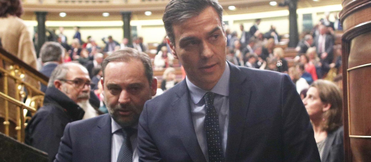 José Luis Ábalos y Pedro Sánchez, en una imagen de diciembre de 2019