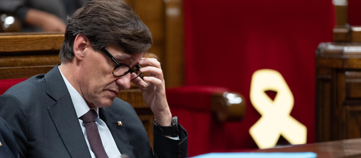 El presidente de la Generalitat de Catalunya, Salvador Illa, durante un debate de Política General en el Parlament de Cataluña, a 10 de octubre de 2024, en Barcelona, Cataluña (España). Este jueves continúa en el Parlament de Cataluña el Pleno en el que el presidente de la Generalitat, presenta las líneas generales de la política de su Govern para los próximos años reivindicando los acuerdos firmados con ERC y los Comunes.
David Zorrakino / Europa Press
10 OCTUBRE 2024;PARLAMENT;TERCERA SESIÓN;DEBATE;POLÍTICA GENERAL;BARCELONA;CATALUNYA
10/10/2024