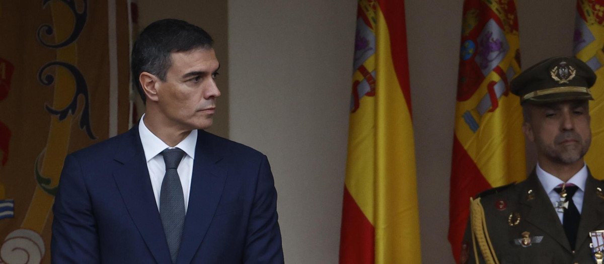 El presidente del Gobierno, Pedro Sánchez, durante el desfile del Día de la Fiesta Nacional