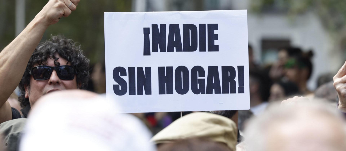 Carteles en la protesta contra la subida de los alquileres, este domingo en Madrid