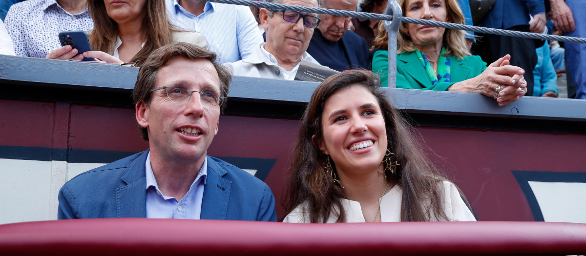 El alcalde de Madrid Jose Luis Martinez Almeida y Teresa Urquijo durante un Festejo Taurino "In Memoriam de Jose Cubero Yiyo " en Madrid, 11 Junio , 2023