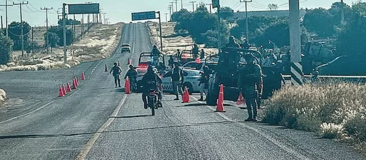Hallan cinco cuerpos decapitados en una carretera en el centro de México