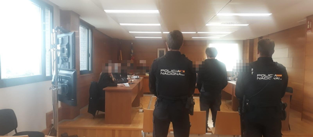 Imagen del juicio del profesor de tenis que violó y dejó embarazada a su alumna de 14 años en Castellón