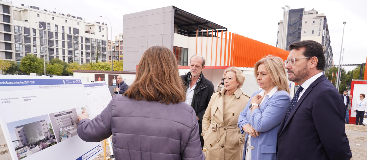 Primera piedra de la nueva Casa Familias de Vallecas