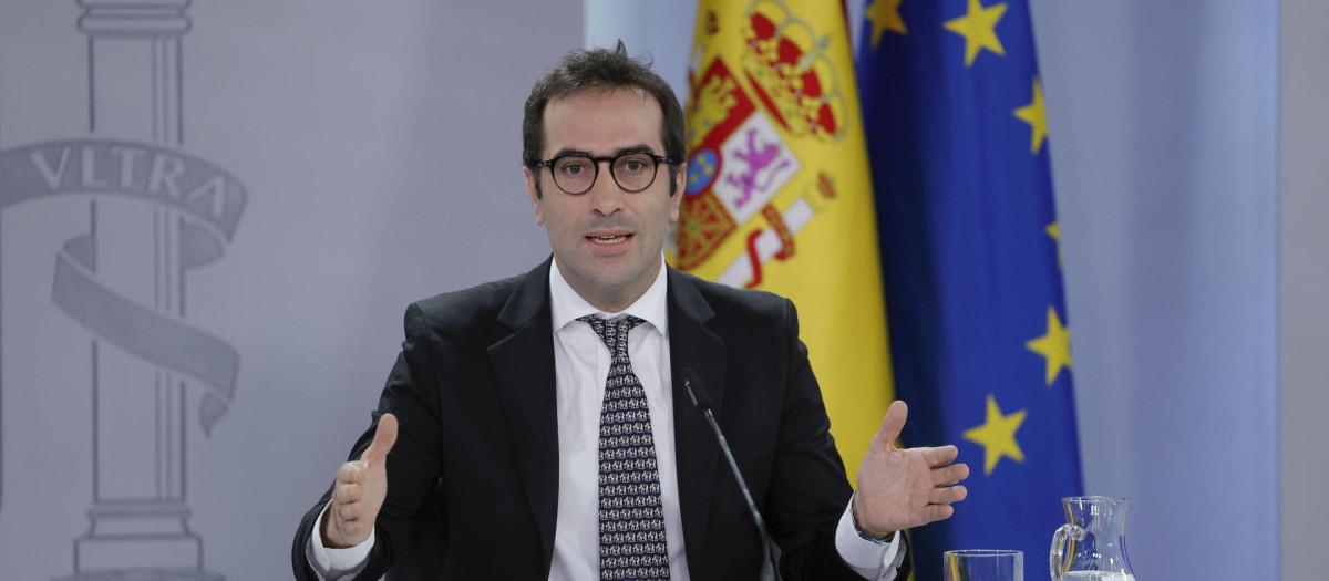 El ministro de Economía, Carlos Cuerpo, en rueda de prensa tras la reunión del Consejo de Ministros.