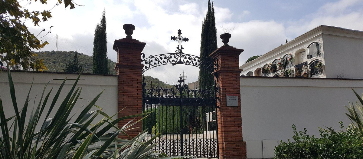 Entrada al cementerio de Montcada i Reixach, en la actualidad