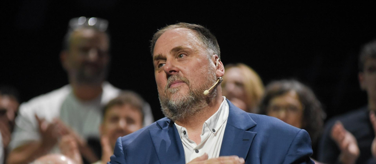 (Foto de ARCHIVO)
El expresidente de ERC, Oriol Junqueras, durante la presentación de la candidatura 'Militancia Decidim', en el Teatre La Passió, a 21 de septiembre de 2024, en Olesa de Montserrat, Barcelona, Catalunya (España). Junqueras pretende volver a presidir ERC convirtiendo su formación en la "mejor herramienta para conseguir la independencia" y ha invitado a la militancia de los republicanos a sumarse a la candidatura que impulsa para el próximo congreso del partido el 30 de noviembre.

Alberto Paredes / Europa Press
21 SEPTIEMBRE 2024;JUNQUERAS;ERC;MILITANCIA;CATALUÑA;MILITANTES;
21/9/2024