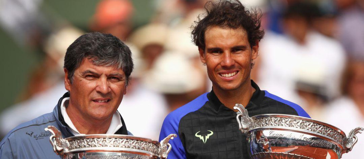 Toni y Rafa Nadal en una foto de archivo en Roland Garros 2017