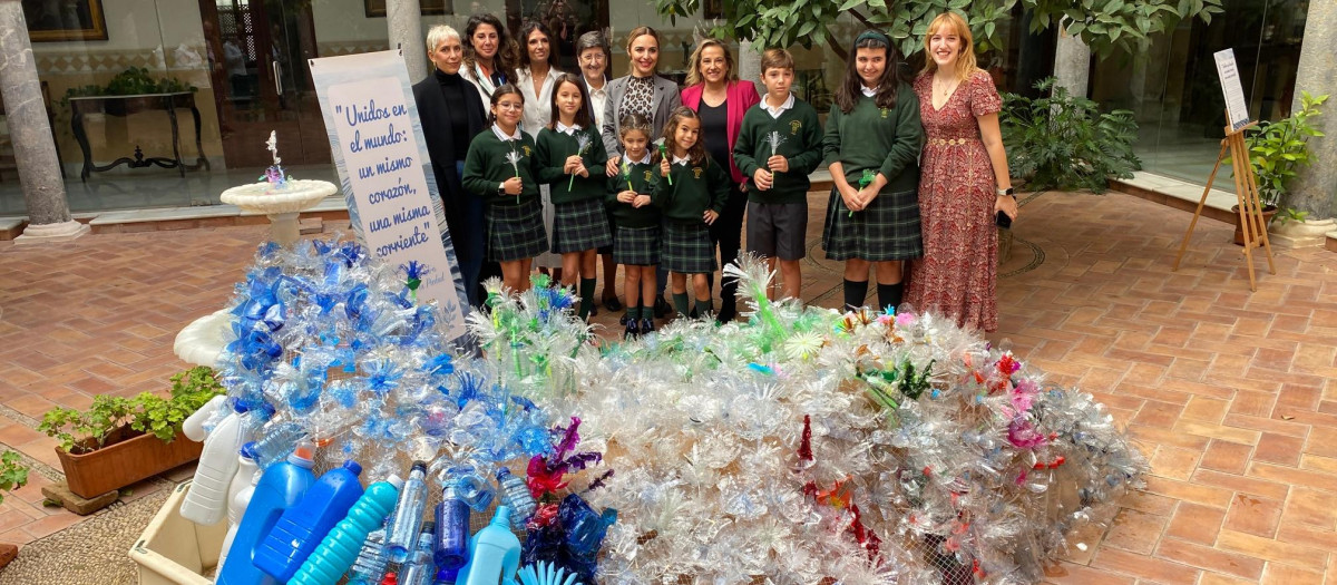 Instalación ganadora de Flora Mini en el Colegio de la Piedad