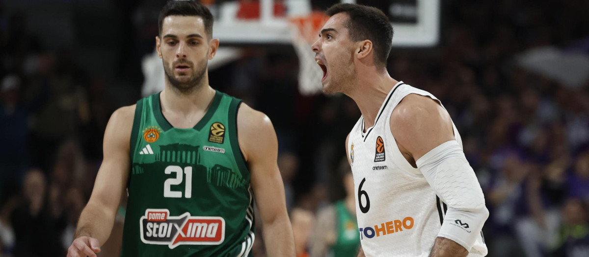 Alberto Abalde celebra durante el partido