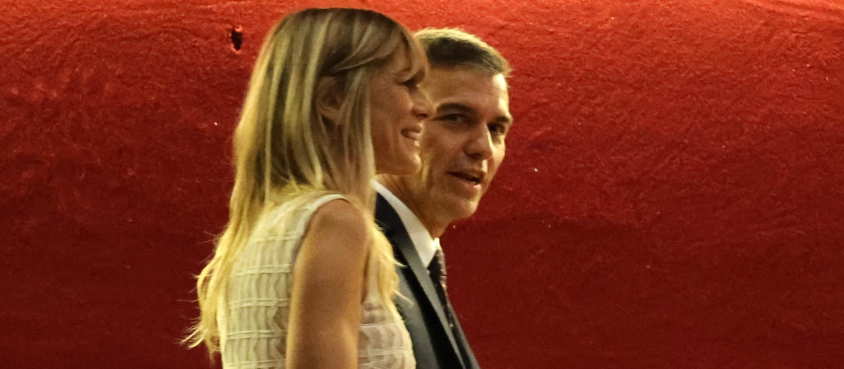 El presidente del Gobierno, Pedro Sánchez, y su mujer, Begoña Gómez