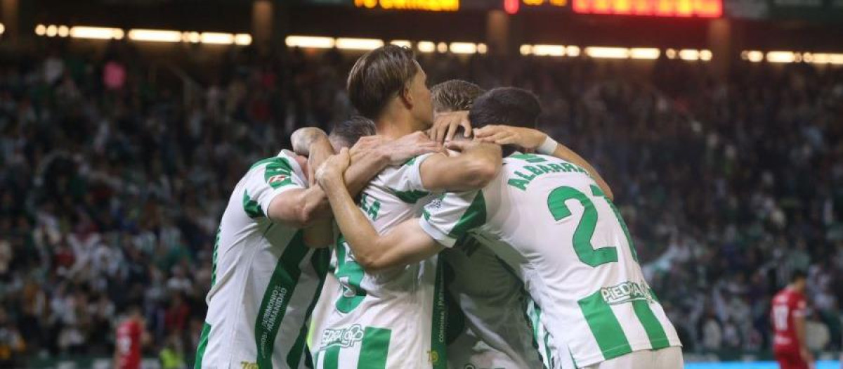 El Córdoba celebra el segundo tanto en el partido ante El Cartagena