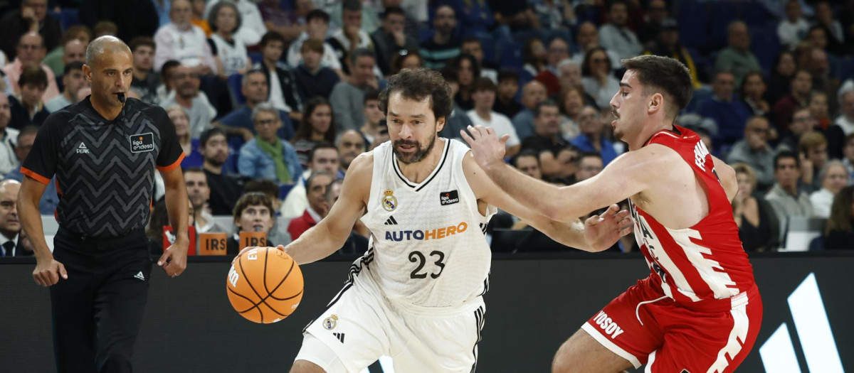 El escolta del Real Madrid Sergio Llull anotó otro triple espectacular