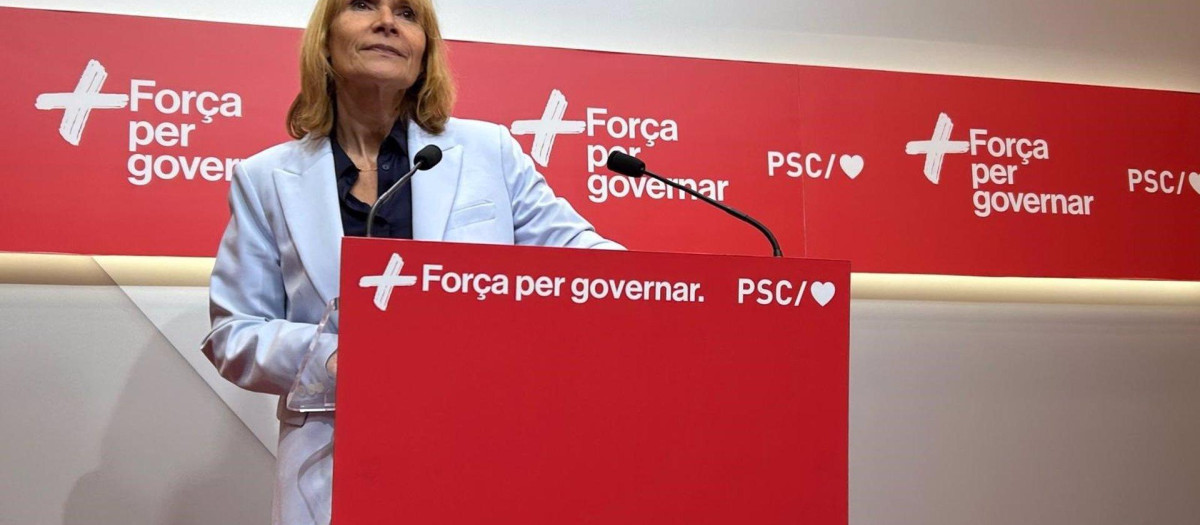 La viceprimera secretaria y portavoz del PSC, Lluïsa Moret, en una rueda de prensa