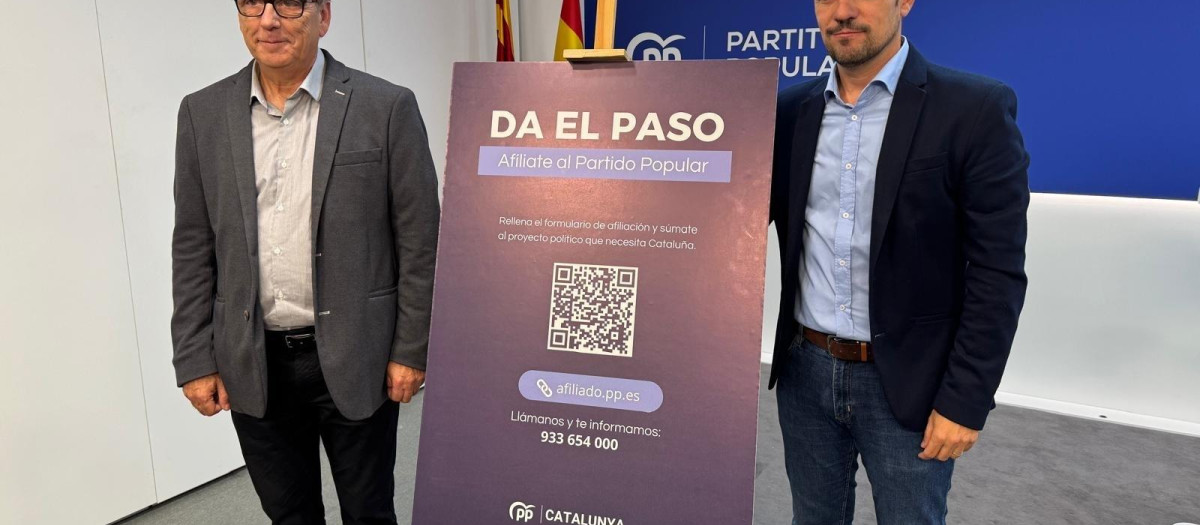 El secretario general del PP en Barcelona, Josep Tutusaus, y el presidente del PP en Barcelona, Manu Reyes, en rueda de prensa para presentar la nueva campaña de afiliación