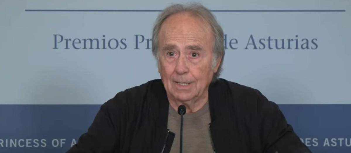 Joan Manuel Serrat durante la rueda de prensa en Oviedo