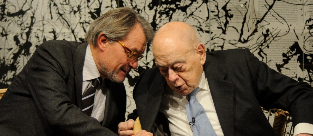 (Foto de ARCHIVO)
(I-D) Los expresidente de Catalunya Artur Mas y Jordi Pujol durante la presentación de su libro 'Des dels turons a l'altra banda del riu' en la librería On, a 8 de febrero de 2023, en Barcelona, Catalunya (España). 'Des dels turons a l'altra banda del riu' es una reedición de los escritos de prisión de Jordi Pujol llevados a cabo entre 1961-62.
Alberto Paredes / Europa Press
08 FEBRERO 2023;BARCELONA;CATALUÑA;CATALUNYA;
08/2/2023