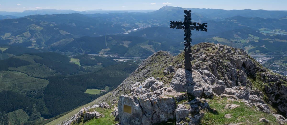 La cruz de Udalatx, antes de ser robada