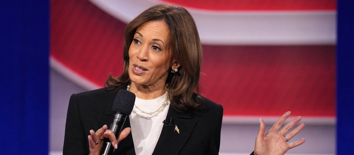 Kamala Harris durante un evento en la campaña