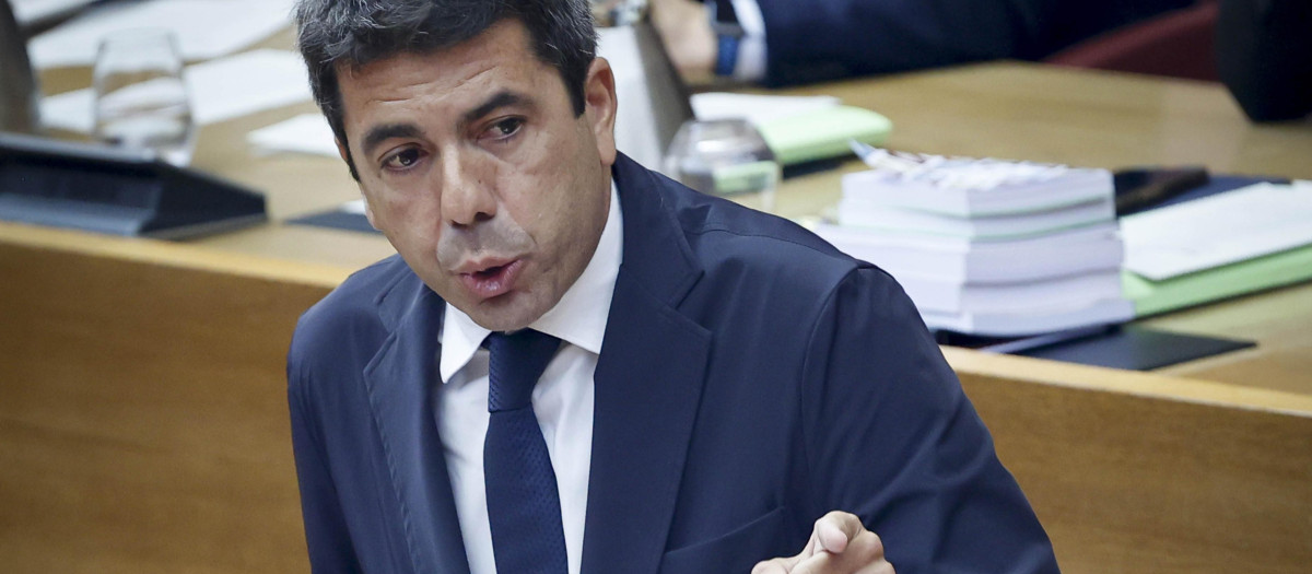 Carlos Mazón, respondiendo al portavoz del PSPV-PSOE en las Cortes Valencianas, José Muñoz