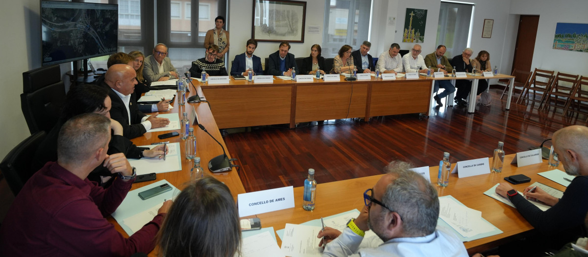 Reunión de los ayuntamientos que han creado el frente común por la AP-9 en Galicia