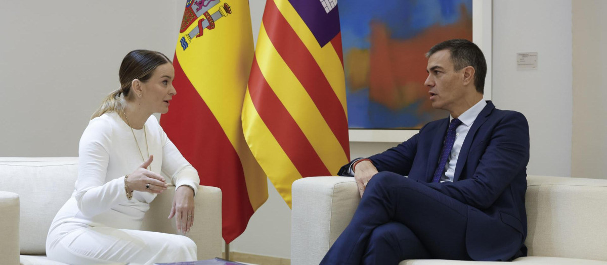 El presidente del Gobierno, Pedro Sánchez, recibe a la presidenta de Baleares, Marga Prohens