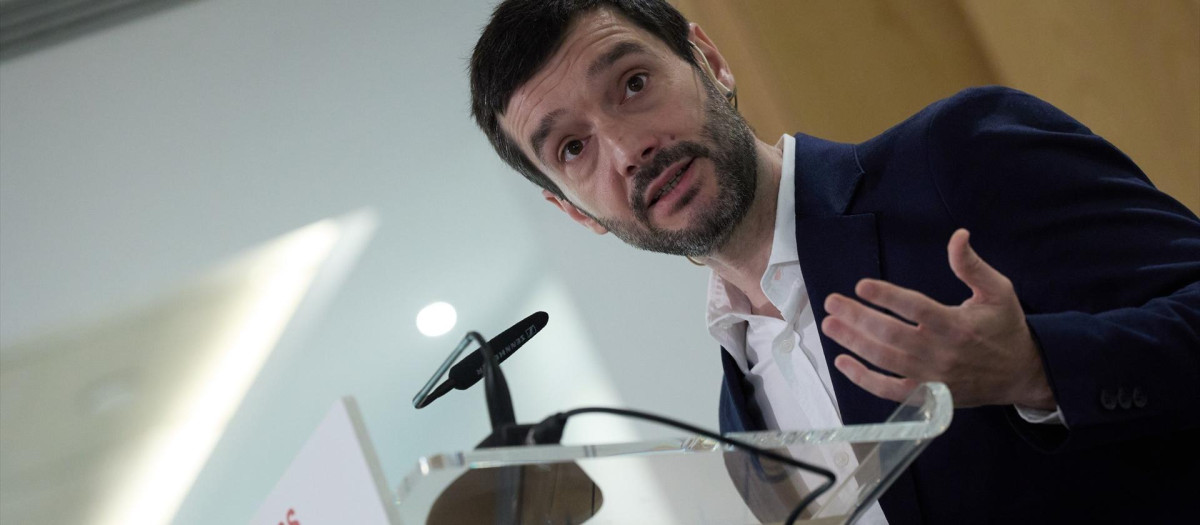 Pablo Bustinduy interviene durante un desayuno informativo de Europa Press