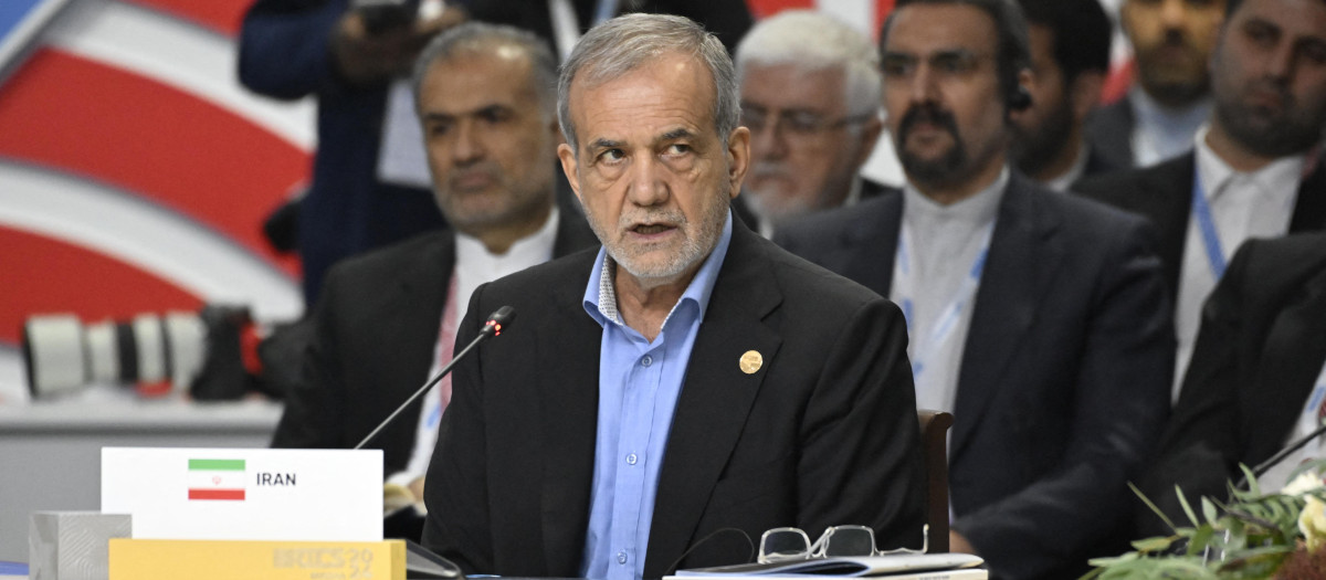Masoud Pezeshkian, presidente de Irán, durante la cumbre de los Brics en Kazán